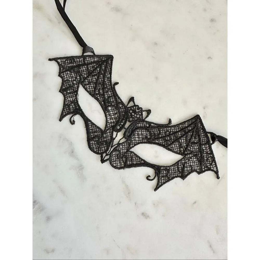 Halloween that black lace masquerade mask